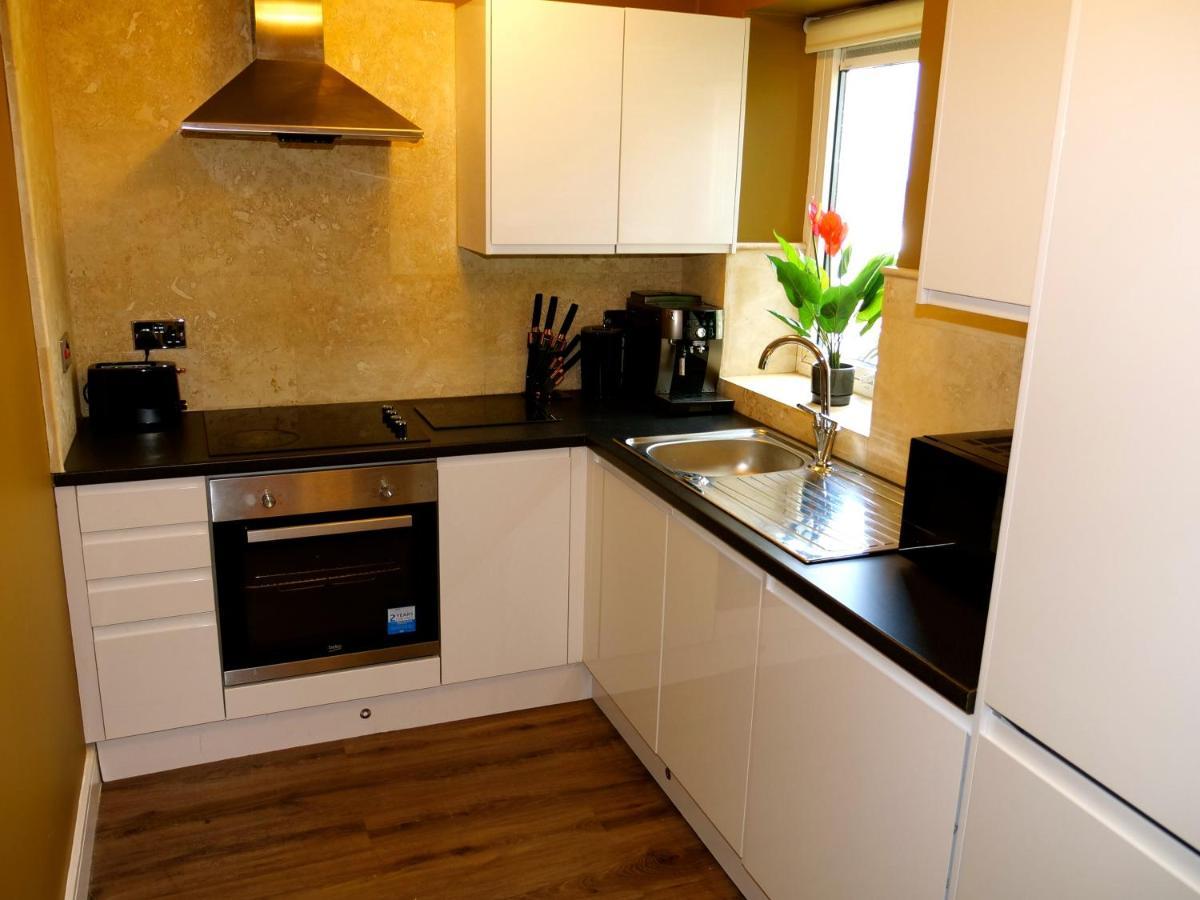 Ultra Deluxe Versace Apartment Near Sheffield Full Sky Tv Rotherham Exterior photo