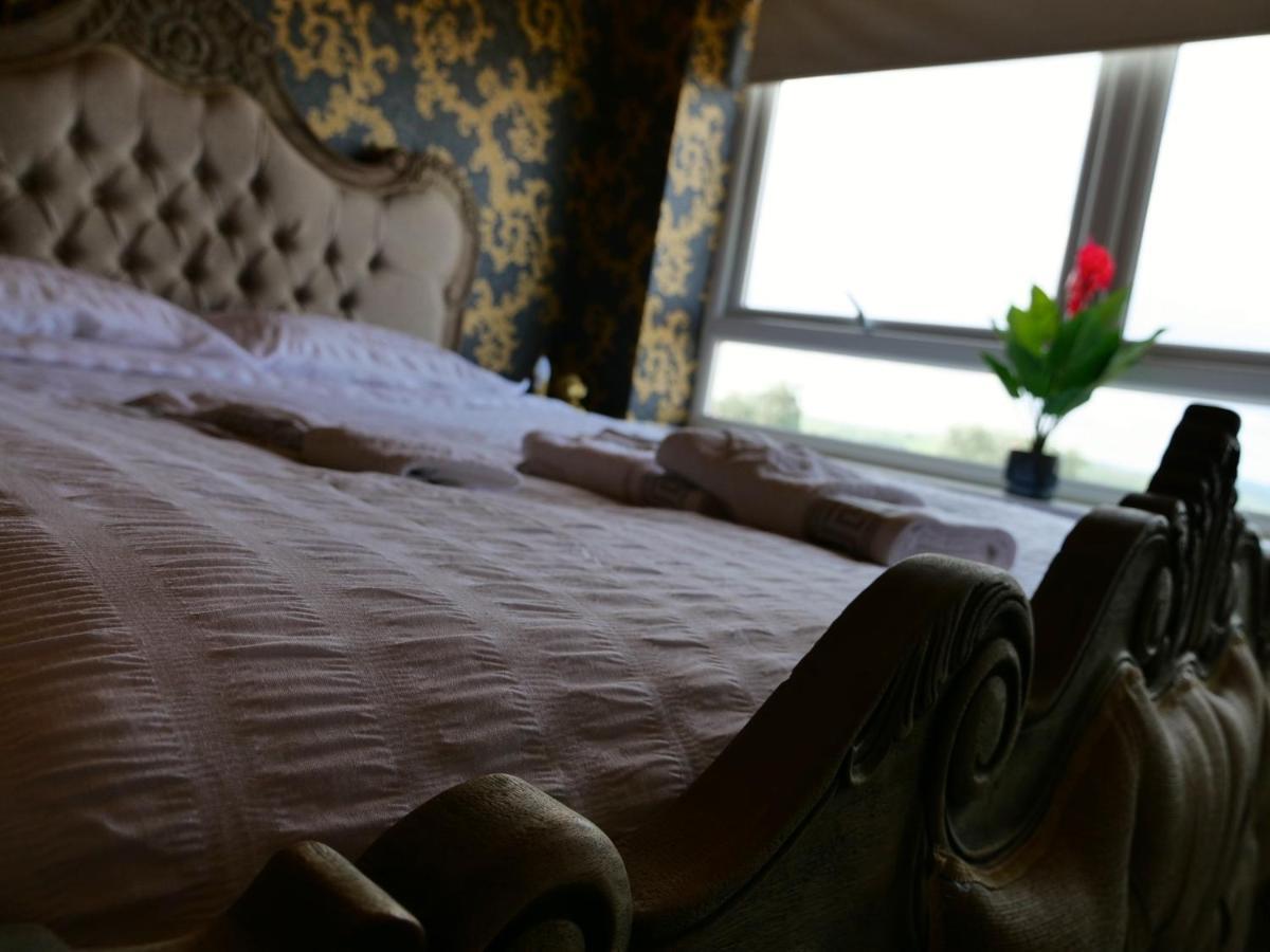 Ultra Deluxe Versace Apartment Near Sheffield Full Sky Tv Rotherham Exterior photo